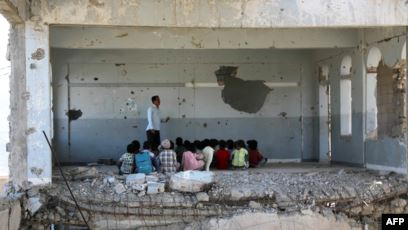 أطفال في مدرسة بتعز اليمنية